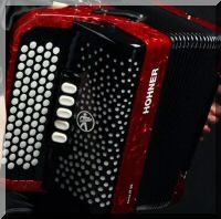 Hohner Nova red.jpg